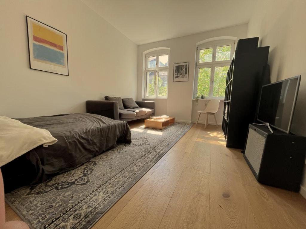 Room In The Center Of Берлин Екстериор снимка